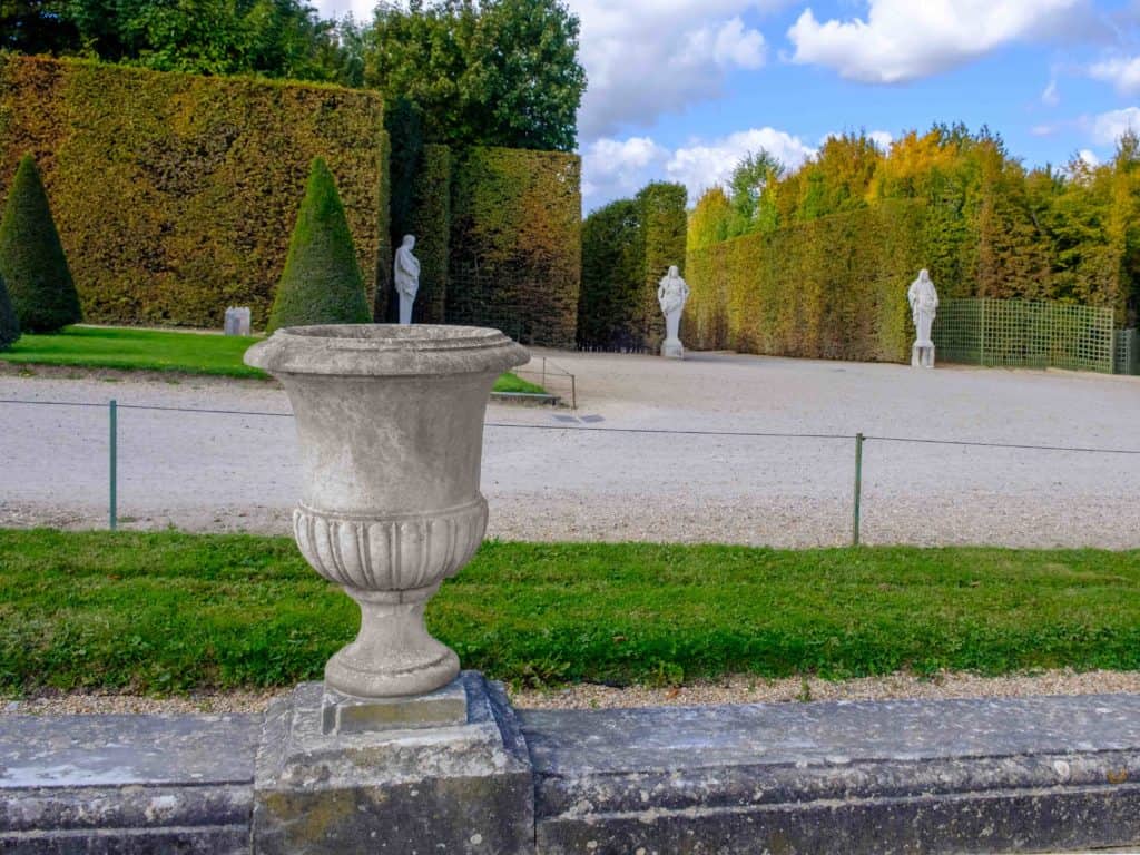 Vase Médicis en pierre de Savonnières