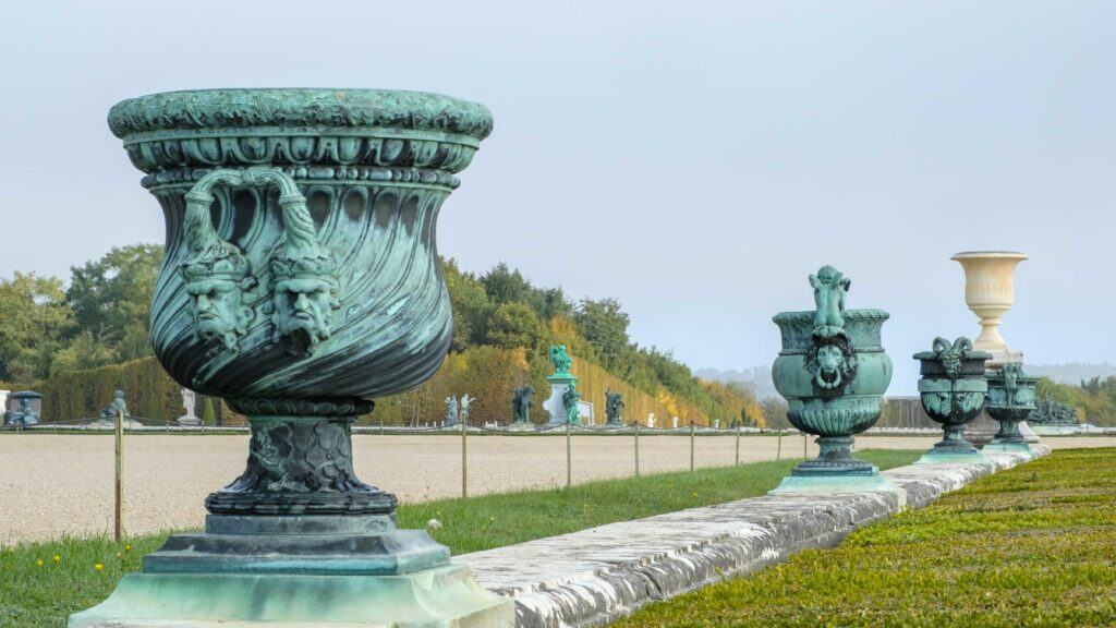 Vases en Bronze dans les jardins du Château de Versailles