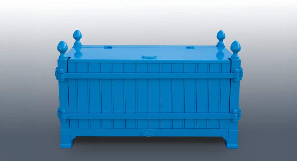 Coffre en fonte et bois